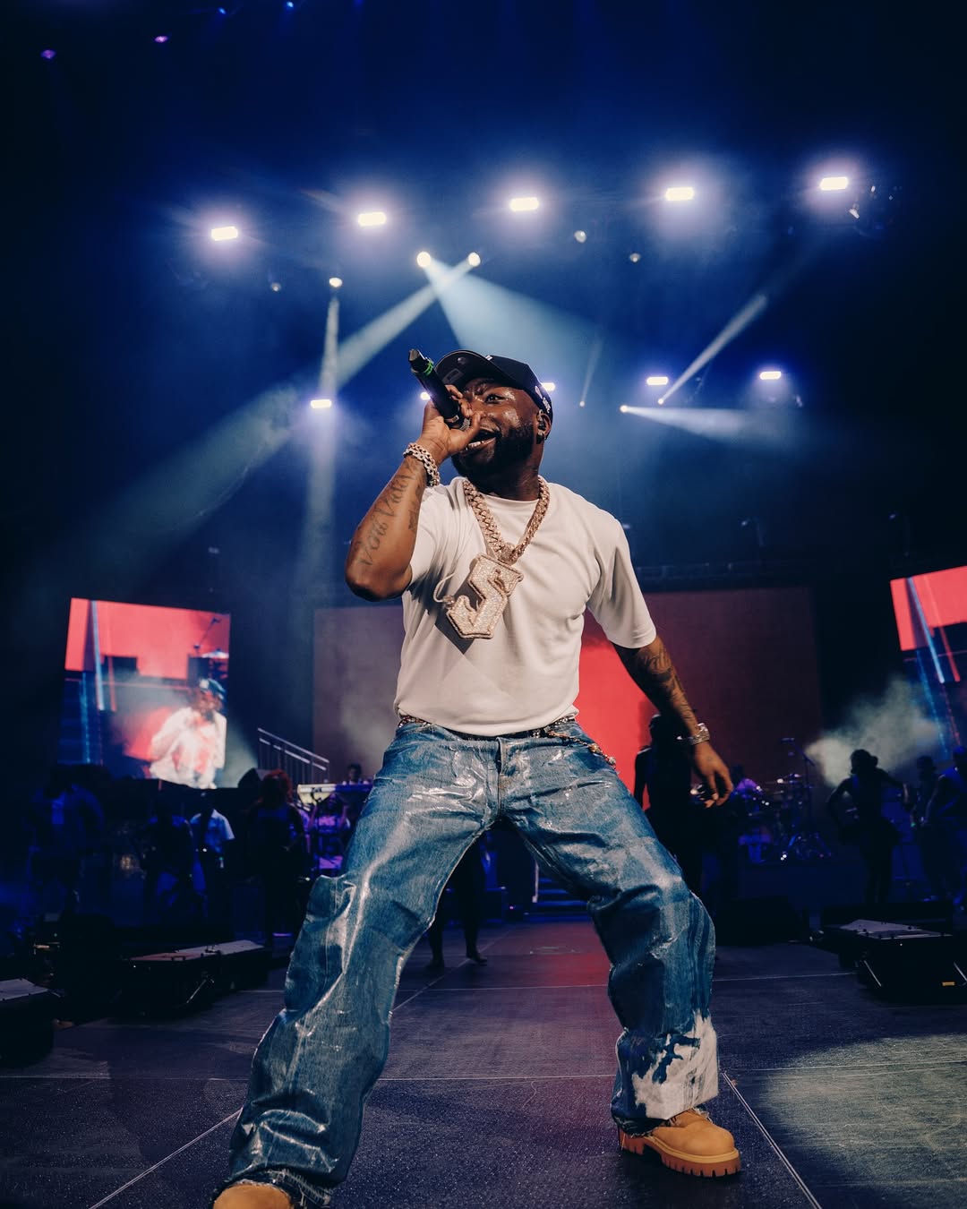 Davido Wears Offeriing